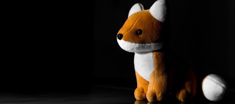 www yandex com首页截图风格示意图，展示酒红色导航栏、中央搜索框、顶部产品入口菜单与米色背景的整体布局，界面简洁专业